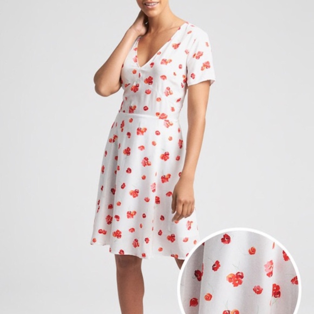 NWOT GAP Poppy Print V Neck Dress